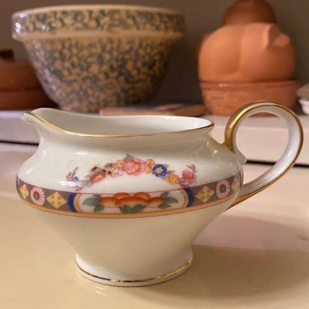 🎀 VINTAGE 🎀  Creamer Porcelain/China